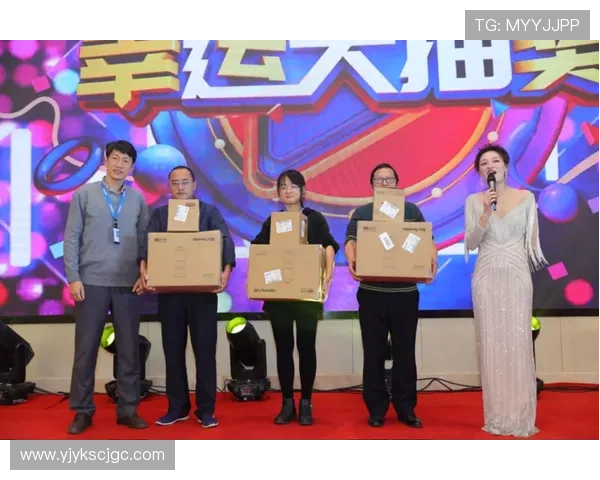 香港足球明星队赛后欢聚一堂共享美食庆祝胜利时刻 香港足球明星队赛后欢聚一堂共享美食庆祝胜利时刻