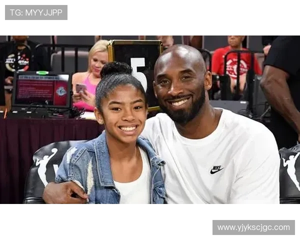 小孩与足球明星亲密互动瞬间感动无数球迷的温馨视频分享