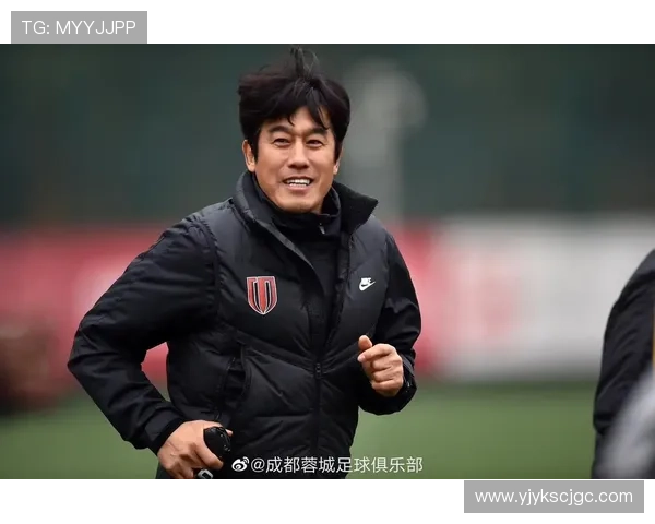 上海足球队精英赛征程回顾:拼搏与荣耀交织的奋斗故事 上海足球队精英赛征程回顾:拼搏与荣耀交织的奋斗故事